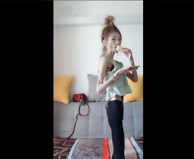 "白骨精"真人版惊现网络,女孩减肥瘦60斤像骷髅?吓坏众人!