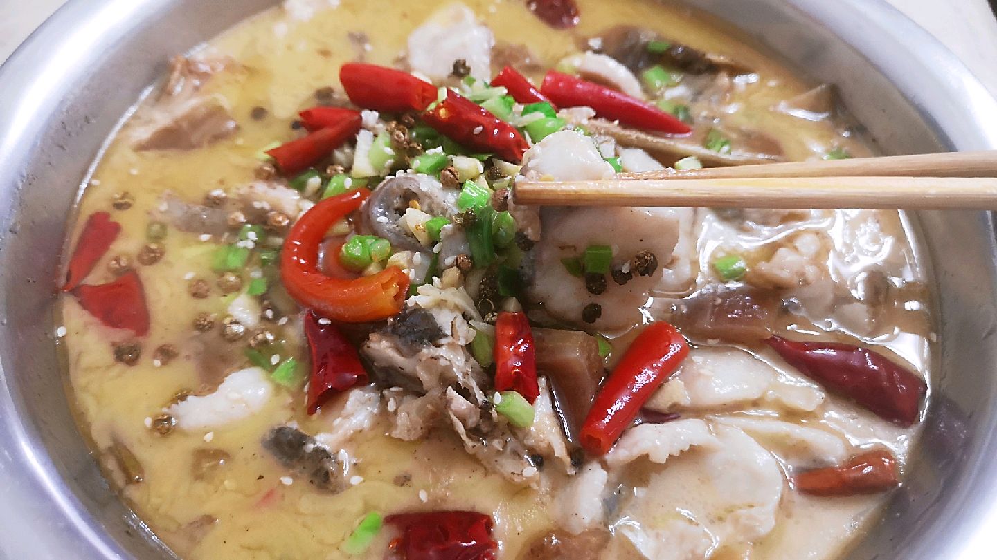 做酸菜鱼很多人原材料就没选对,大厨教你正宗家常做法,味道超赞