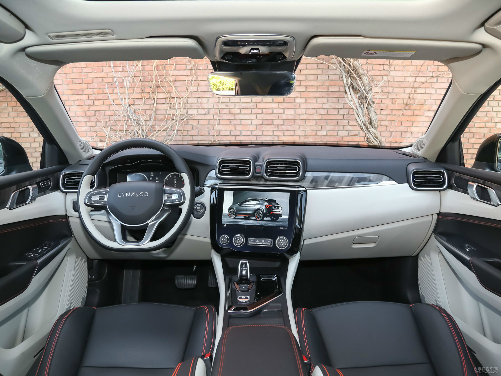 对领克02内饰和空间的鉴赏