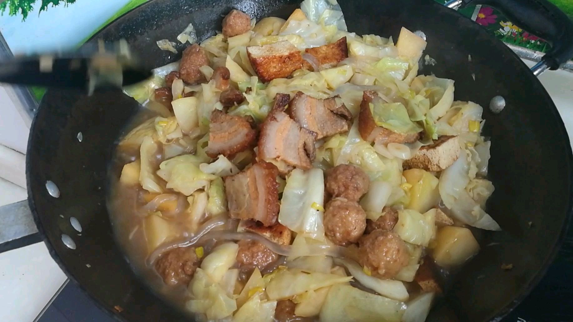 烧猪肉炖山西大烩菜,太香了,结果烩菜不够吃大米剩好多