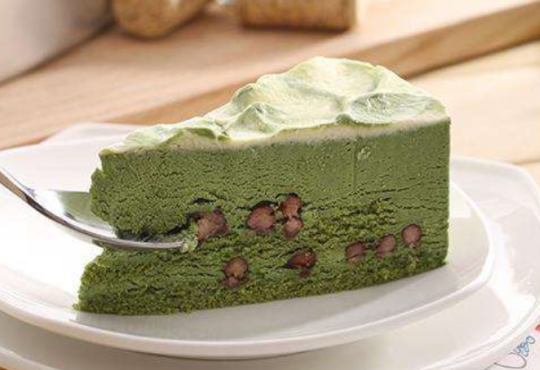 抹茶红豆慕斯蛋糕,口感绵软细腻,炎炎夏日为你带去一丝清凉