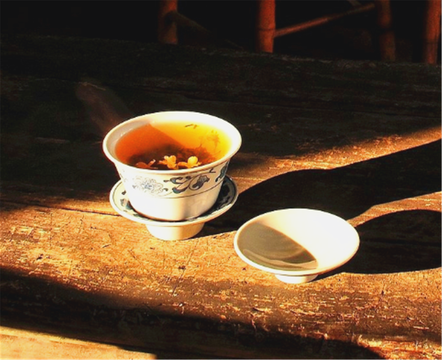 到了成都,喝上两碗盖碗茶,就可以直奔春熙路了.