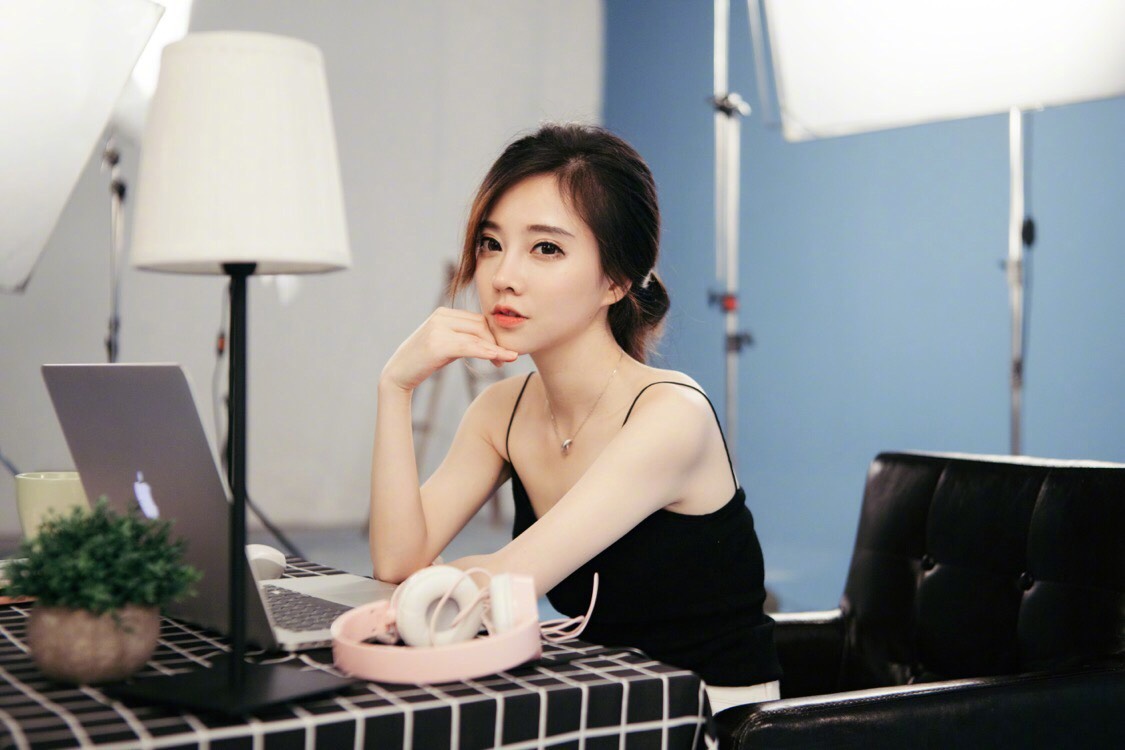 可惜当她大红大紫的那段时期,突然被人扒出了许多黑历史,使她陷入网络