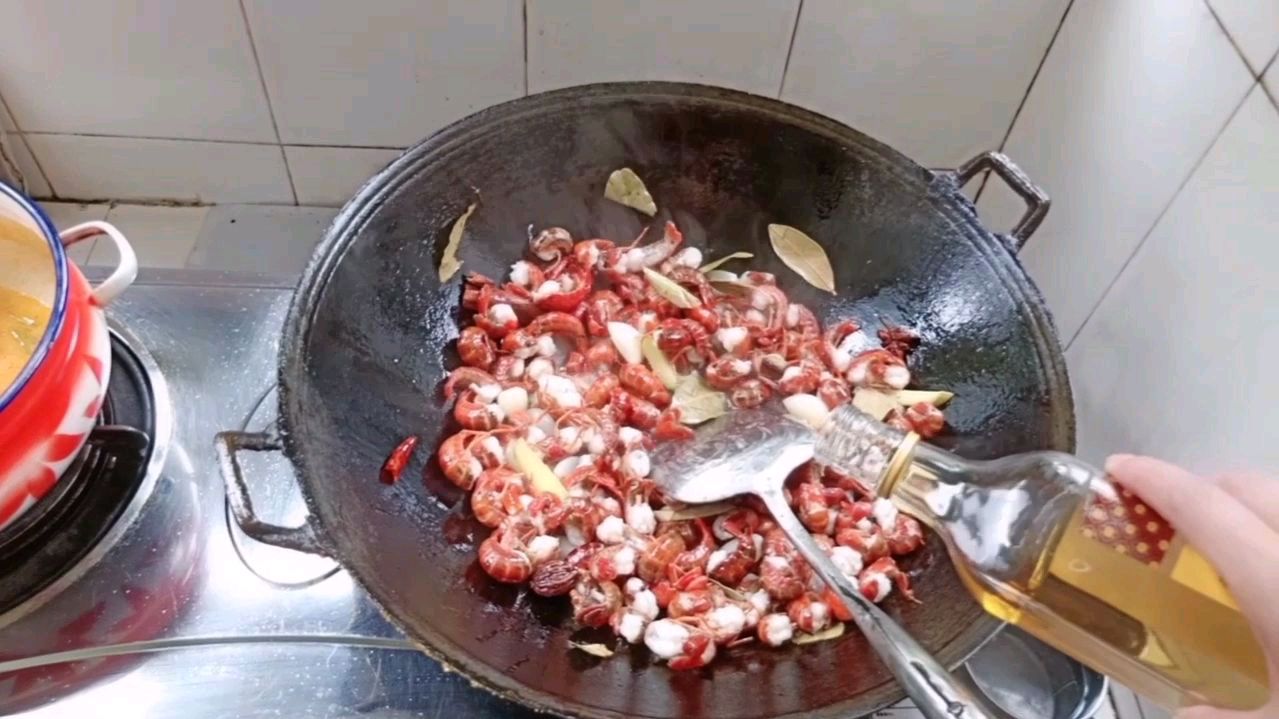 今天做了红烧虾球,味道好极了!
