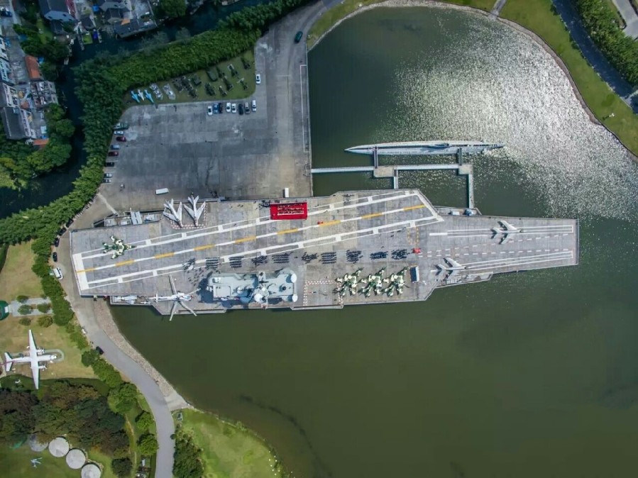 我国建造水泥航母,被国外媒体嘲笑,如今众人直竖大拇指