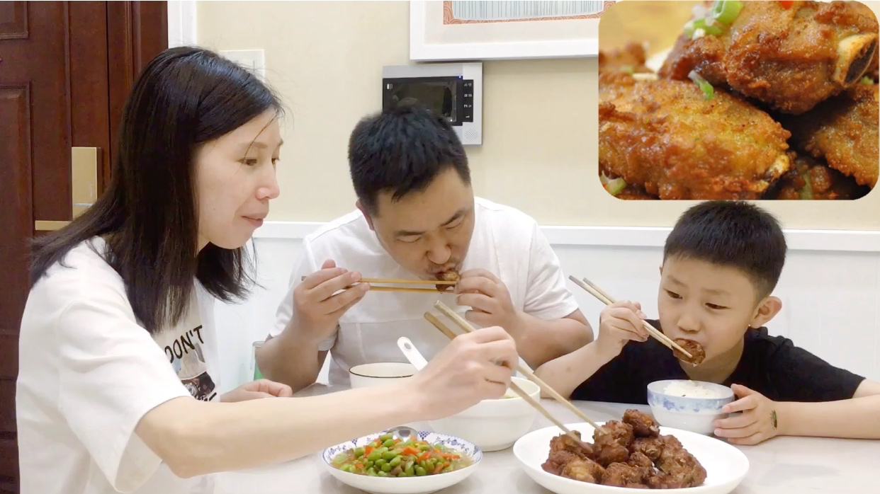 “蒜香排骨”经典的家常做法,外酥里嫩,蒜香浓郁,孩子超爱吃