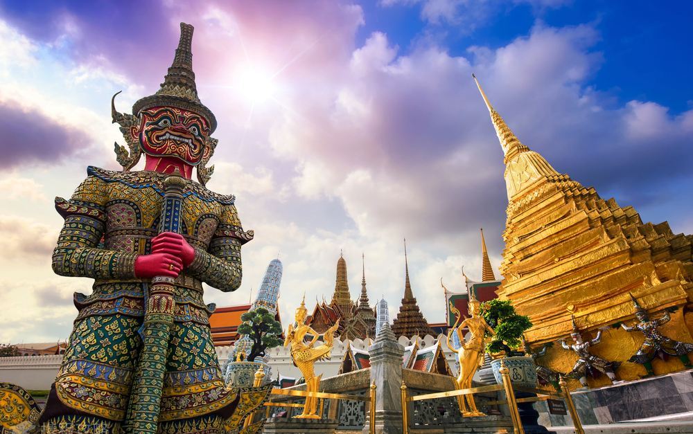 曼谷标志性景点,欣赏稀世珍宝玉佛像及宏伟璀璨的寺庙建筑群
