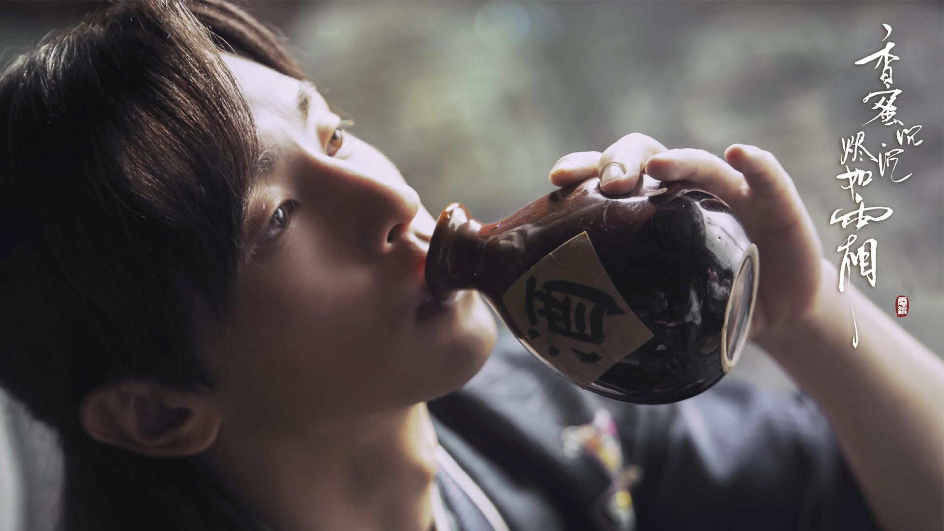 第四:邓伦在《香蜜沉沉烬如霜》中饰演的旭凤一角圈粉无数,长相非常