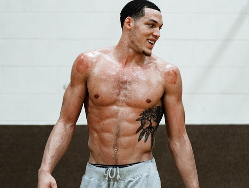 世界体坛巨星"腹肌"对比:c罗腹肌比詹姆斯精致,戈登的最帅!