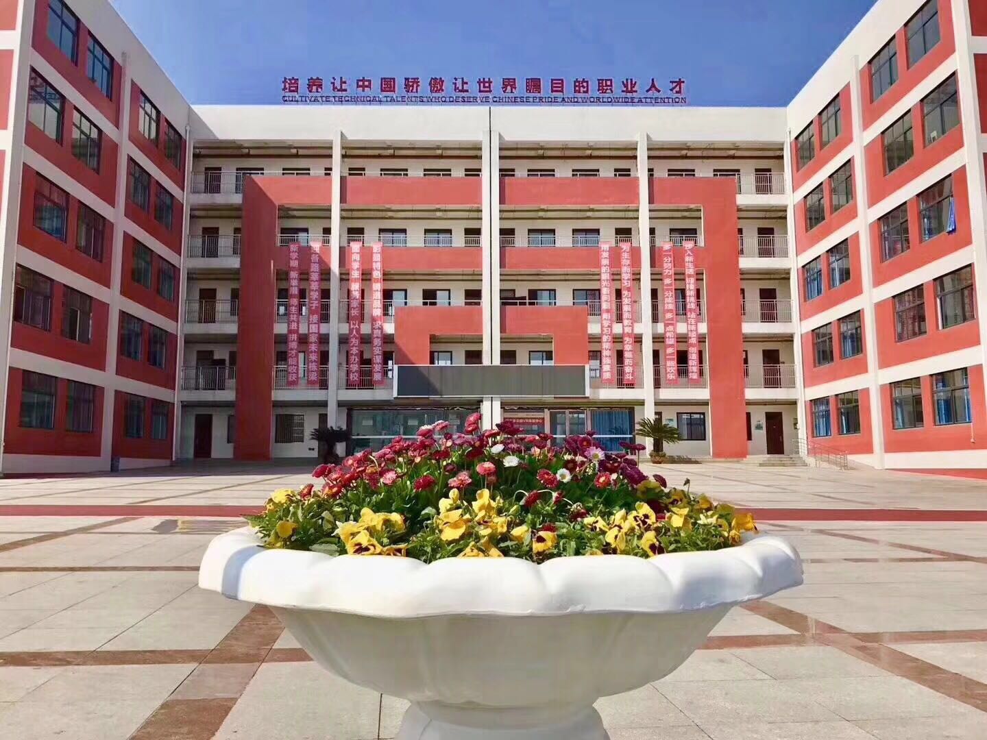 绵阳理工学校创新护理系"3 2"教育模式,助力学生园大学梦