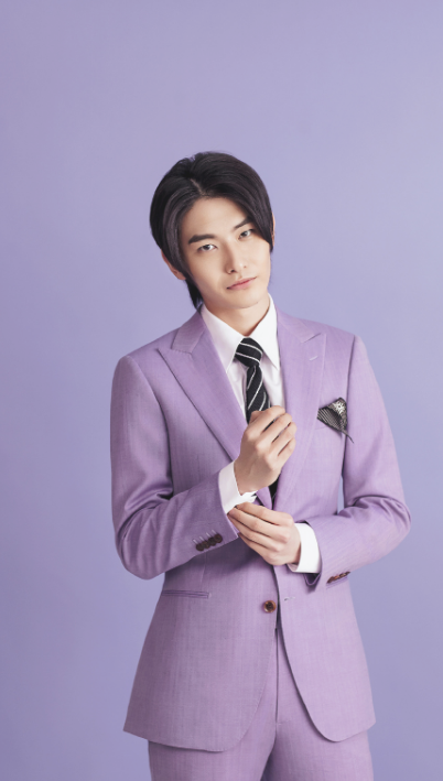 王瑞昌:气质高挑,俊朗的面容