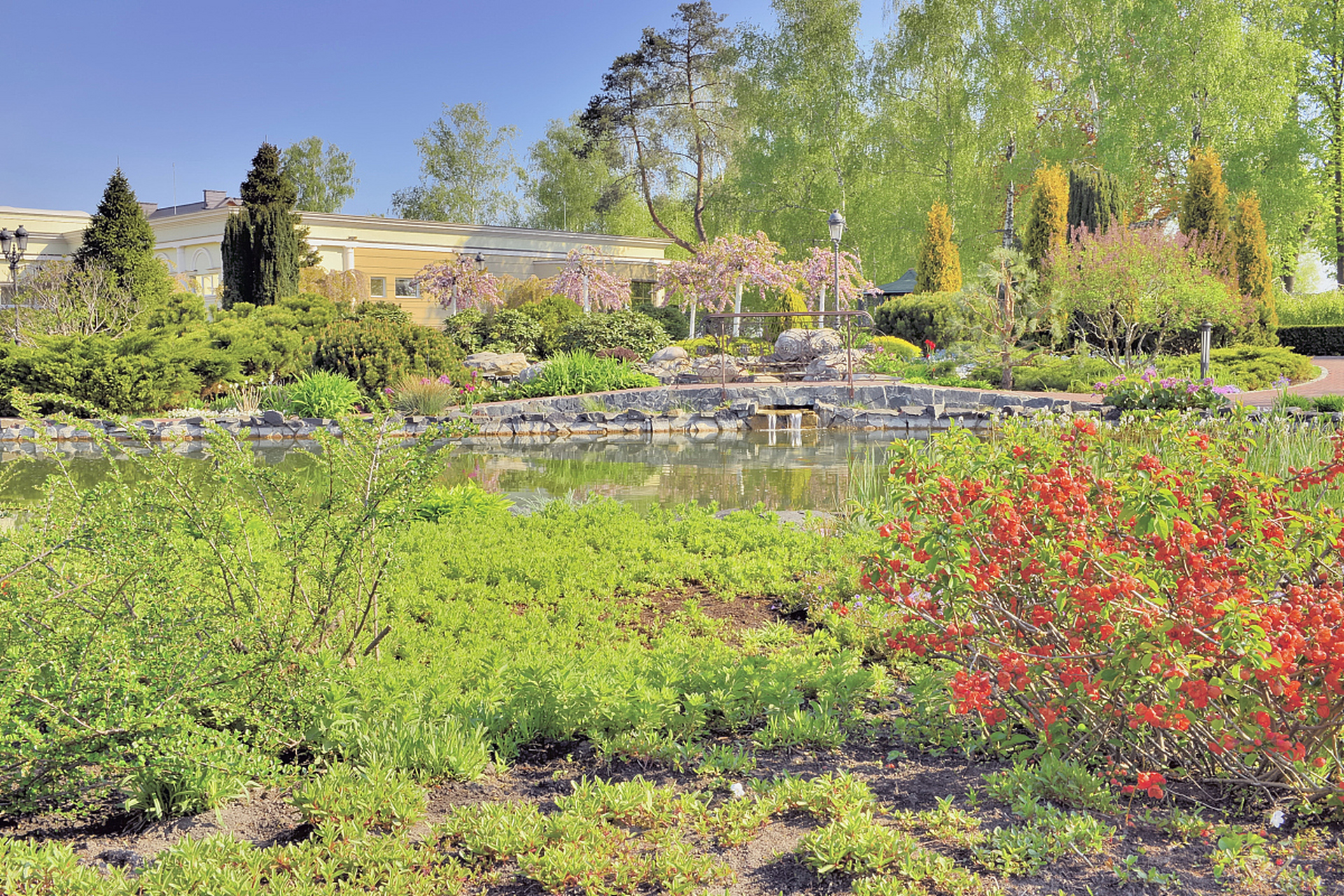 春天是奥林匹克公园最美的季节,万物复苏,生机盎然.