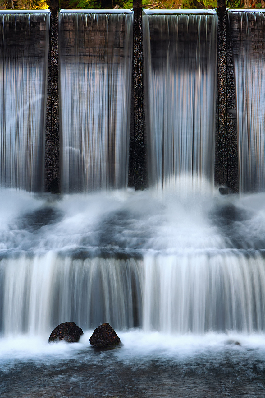 要使用手机拍摄流水的螺纹效果,可以遵循以下几个步骤: 1