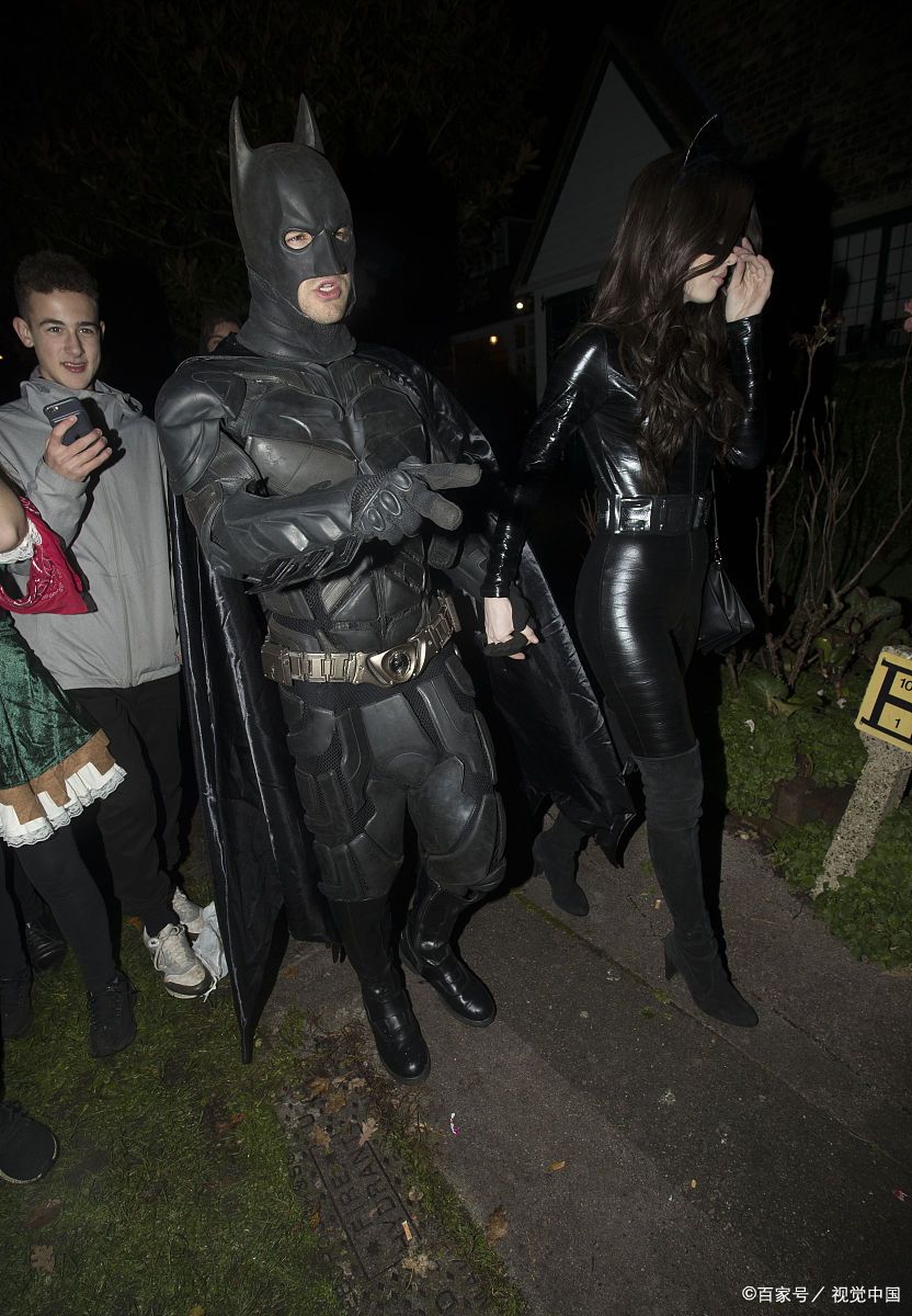 蝙蝠侠金贝辛格黑丝蝙蝠侠被绑在十字架上的图片蝙蝠侠逮捕罪犯照片