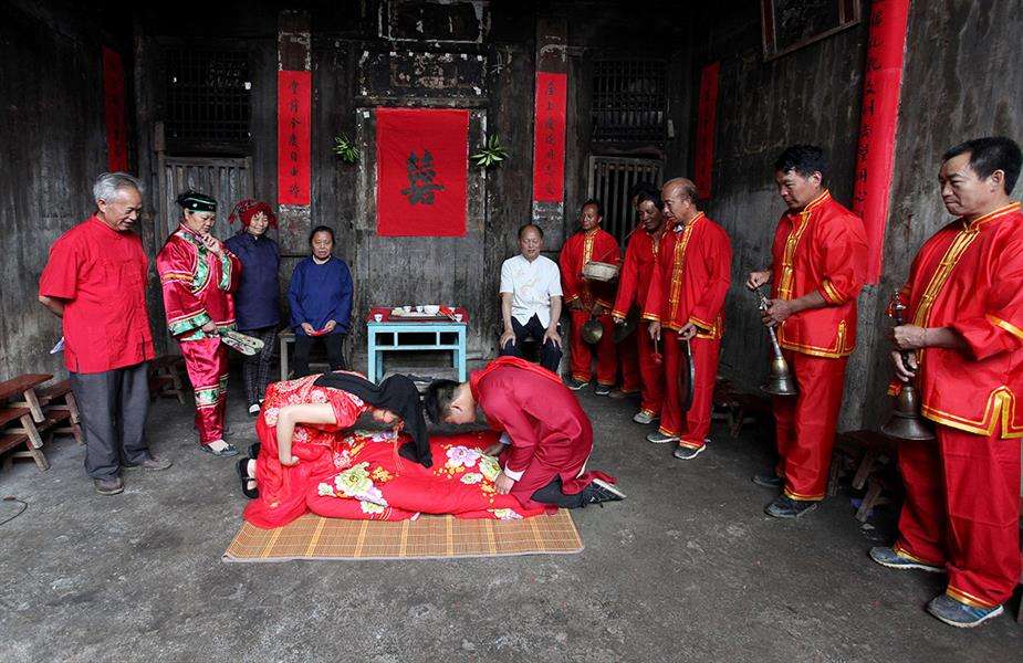 奇葩的婚俗,以劳动作为补偿的婚姻—服役婚