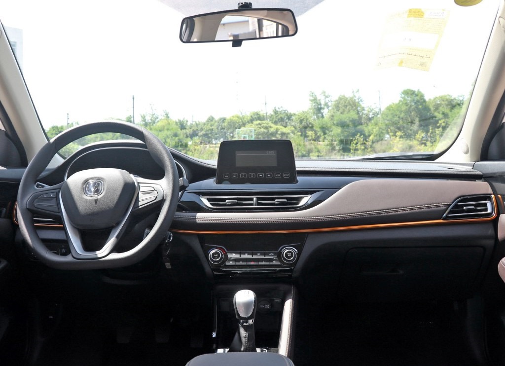 长安逸动dt新增车型,售价5.79万元,10.25英寸中控屏 倒车影像