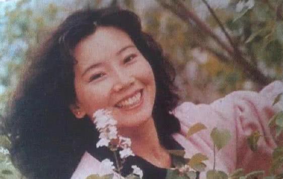 陈宝国背后的女人赵奎娥,8年地下恋曾为爱隐退,今风雨同舟45年