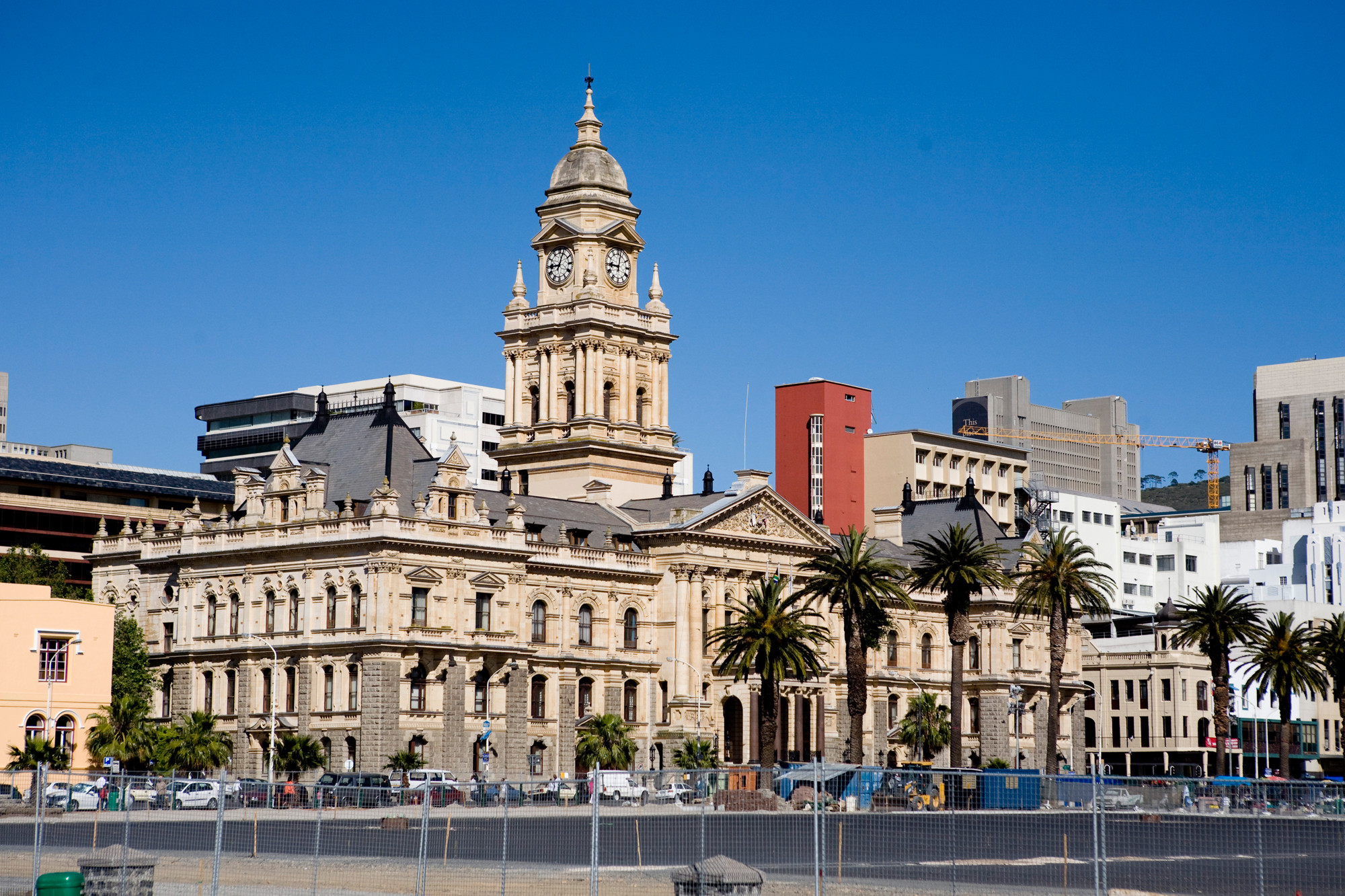 阿尔及尔,阿尔及利亚首都兼第一大城市,地中海南岸最大港口,首都