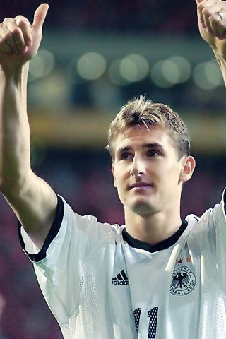 奠定克洛泽为新国王的02年德国队,是世纪主流团队足球的第一鼻祖