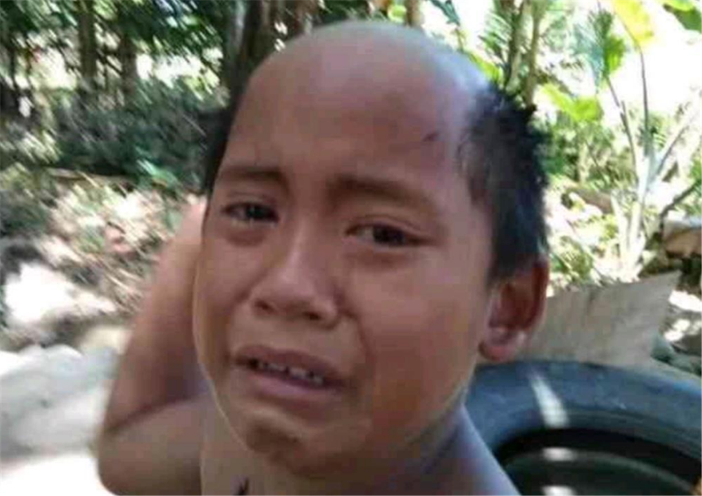 泰国爸爸担心儿子乱跑,给娃剃了个地中海发型,孩子不敢出门