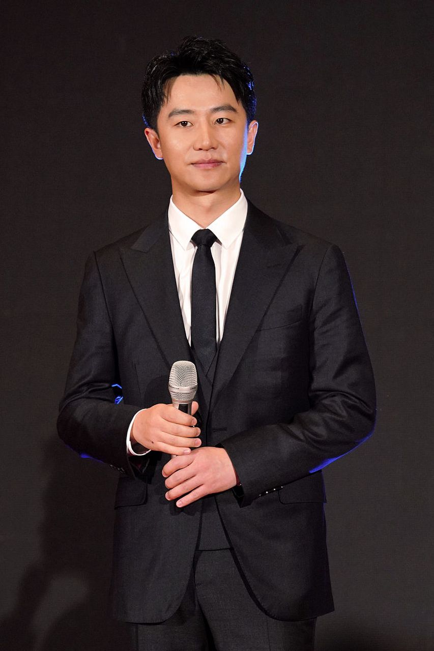 黄轩已经开始往电影圈子发展,接了好几个制作班底蛮不错的项目.