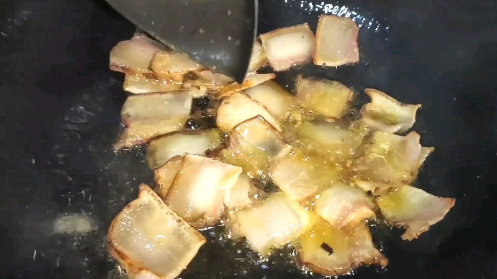 四川男人大多会做饭!看看老胡炒的腊肉白菜丝,你打几分?