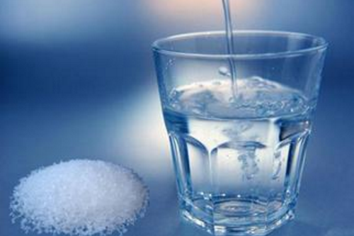 早上起床不能喝水?大多数人都搞错了,正确的方法才能长寿