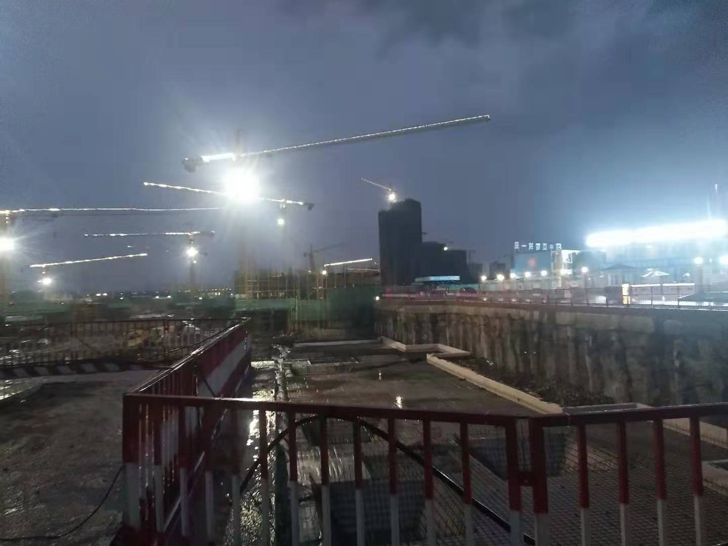 商品专题_工地800wled探照灯可用于中铁户外工地夜间施工照明 方形