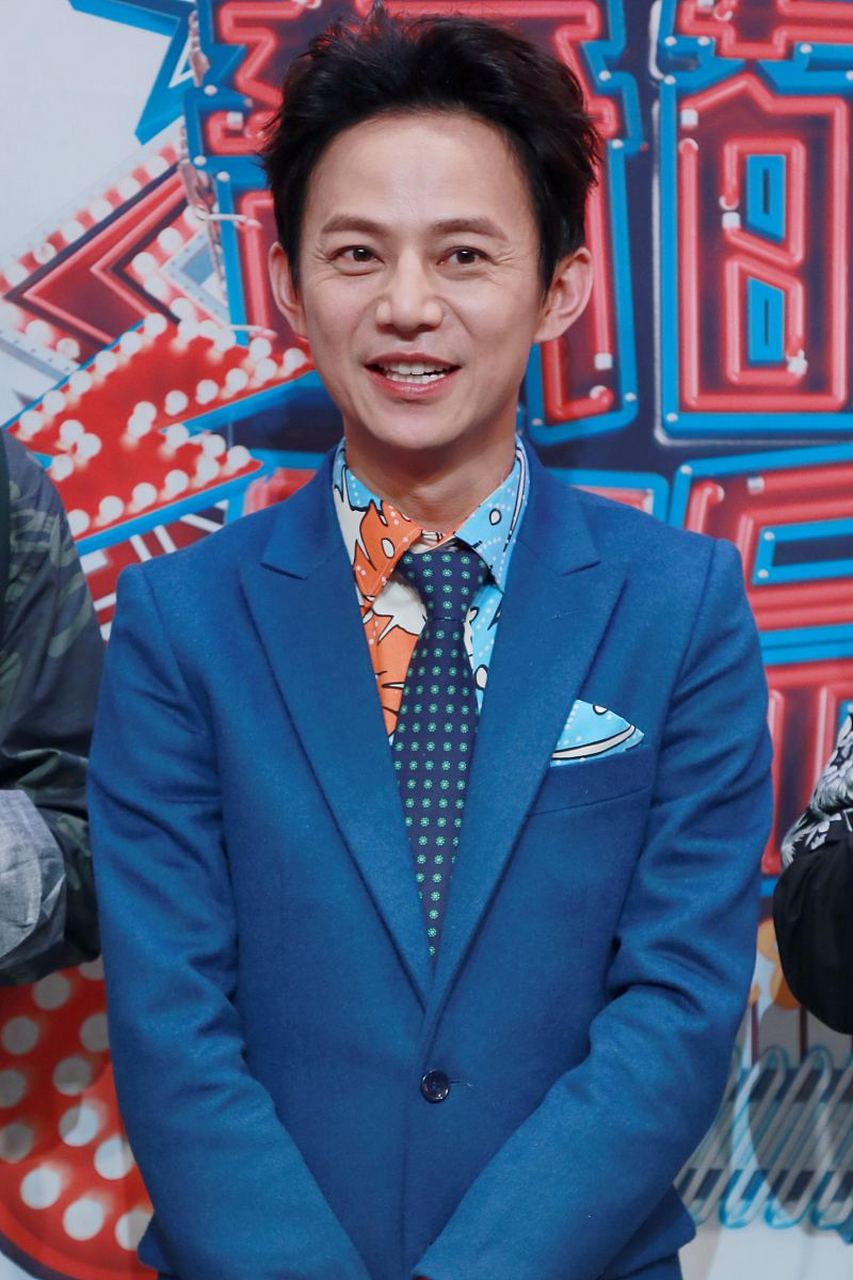 3月3日,作为知名主持人何炅何老师冲上热搜第一,只因为有网友扒出了他