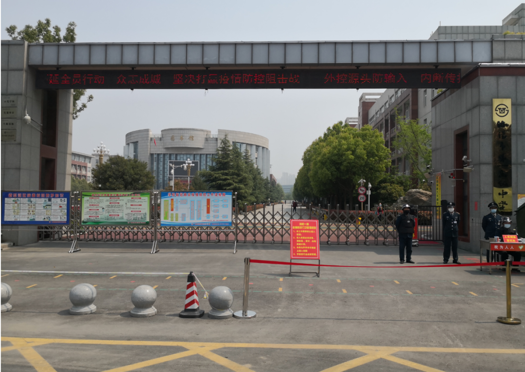 高三复学第二天,河南各地的高中大门口竟然都是这样