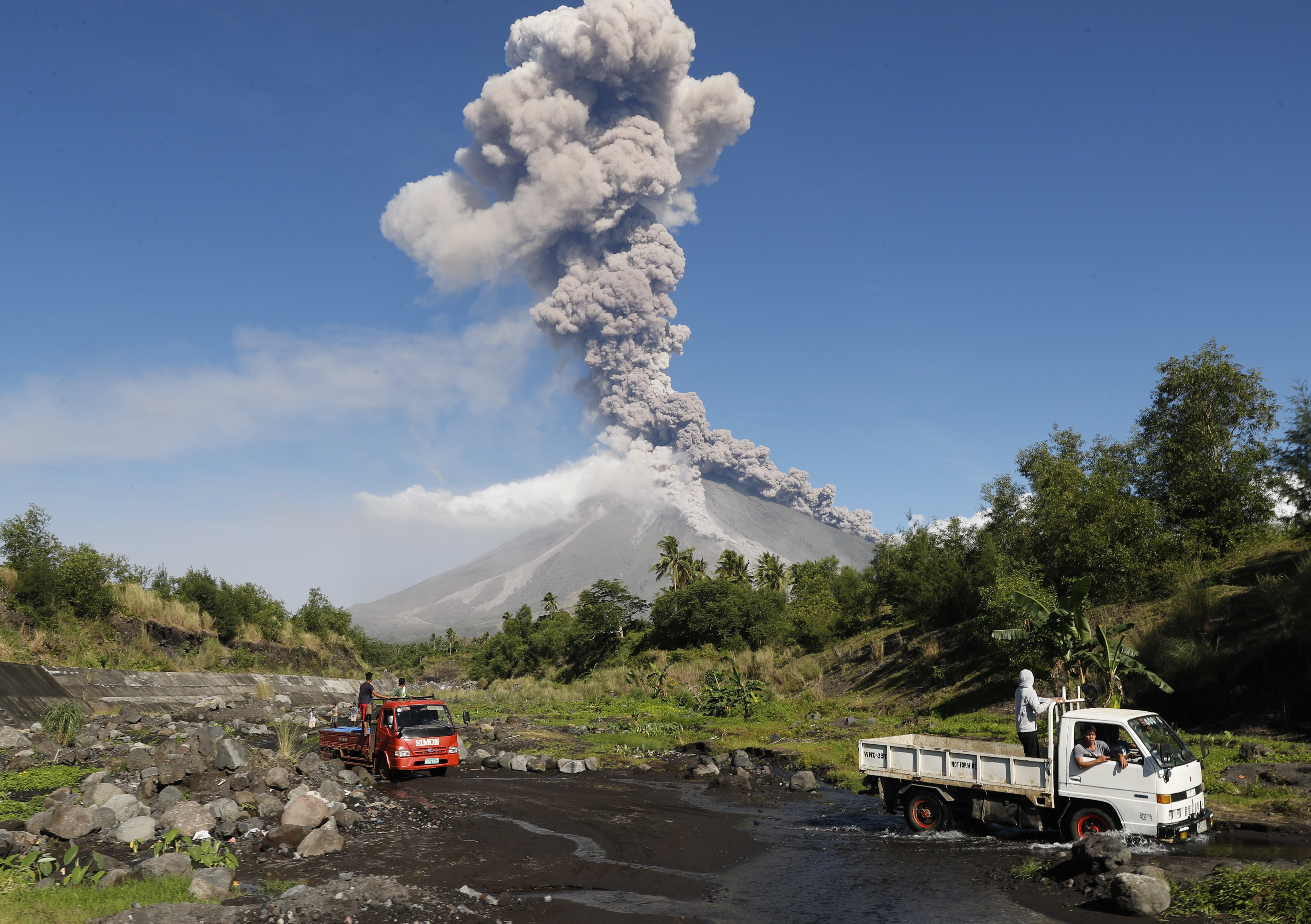 [6](外代二线)菲律宾马荣火山持续喷发