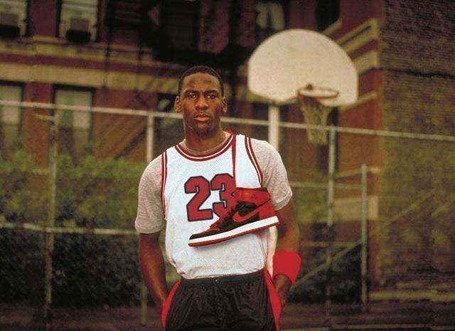 nba曾经被明令禁止的装备:詹姆斯的黑色面具,乔丹的aj颜色太亮