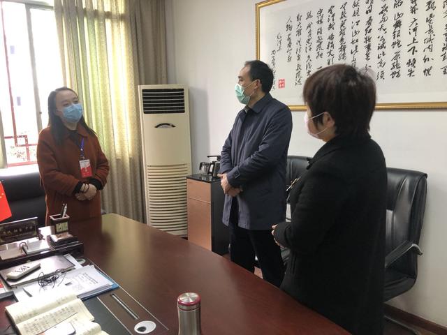 开江县委常委,组织部长宋婧深入民政局指导抗疫工作