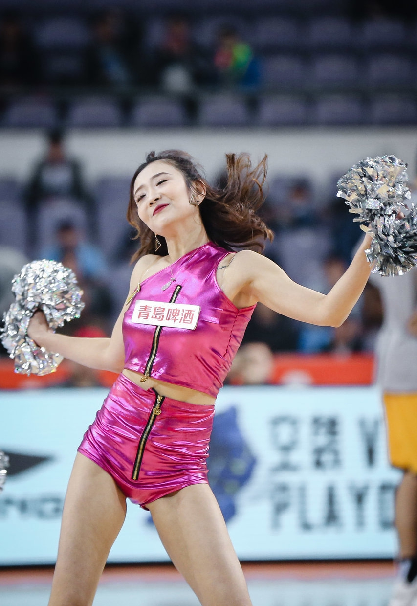 cba45轮篮球宝贝 身材火辣 可爱迷人 大秀一字马!