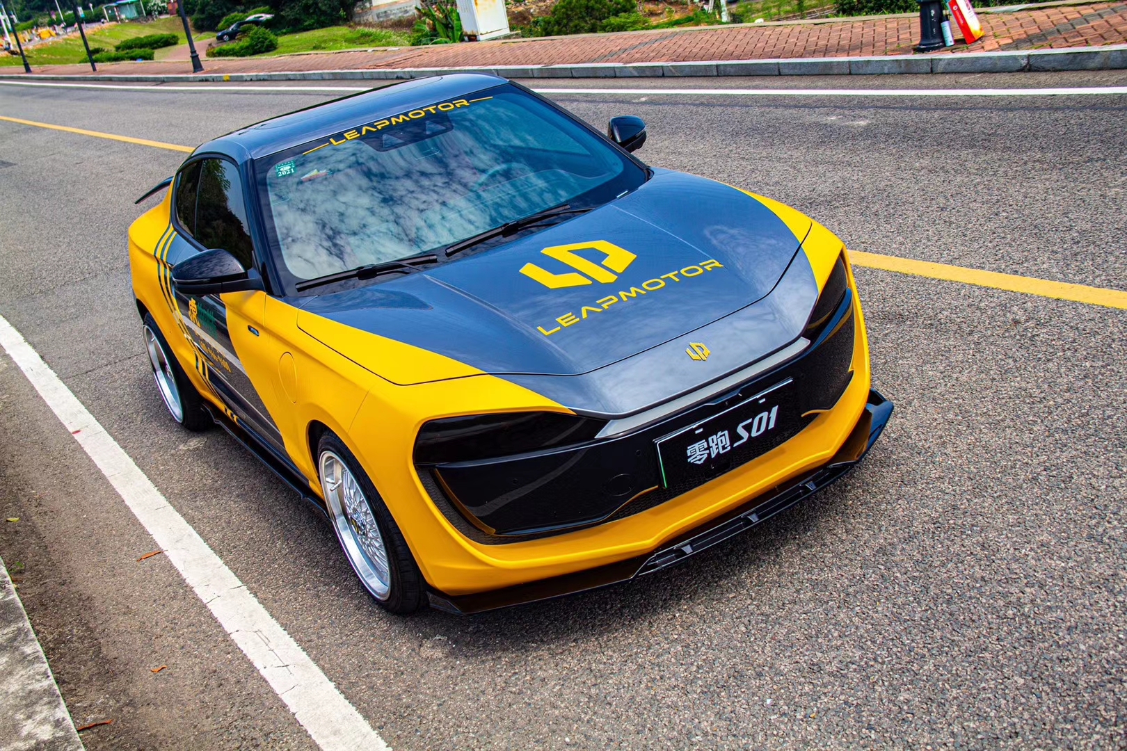 零跑s01东莞改装实拍,还是蛮好看的