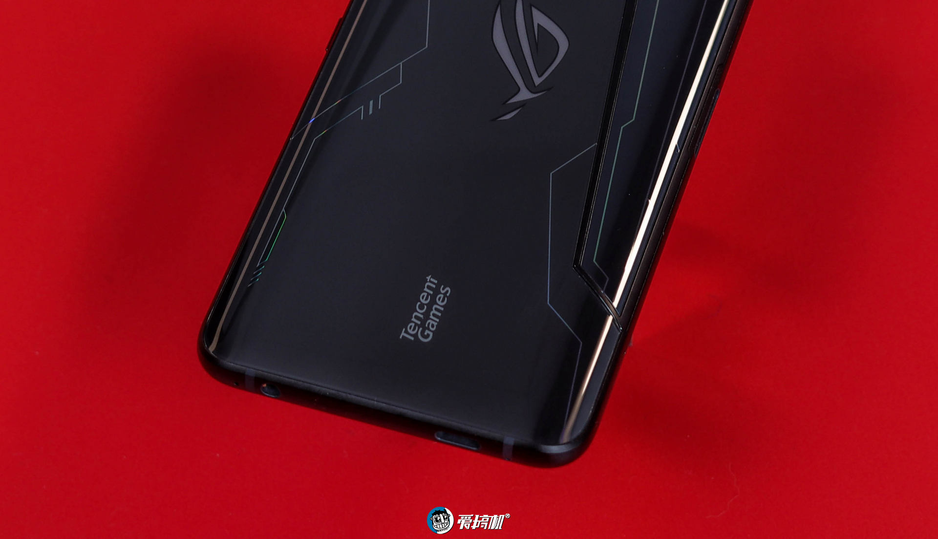 华硕 rog 游戏手机 2 评测:真的是买 logo 送手机吗?