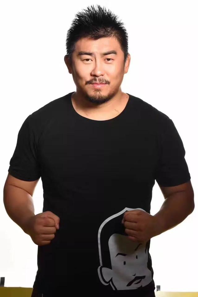 世界冠军郑召玉大骂格斗狂人,不要出场费,公开约战要教训他