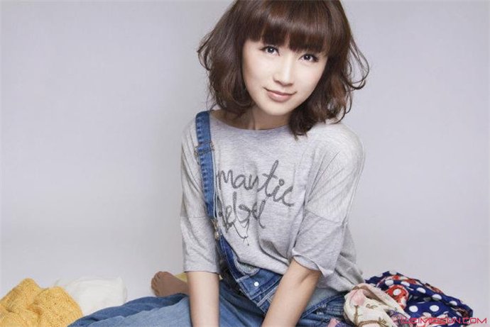 代乐乐和最近大火的万茜长得太像了,两个人让人傻傻分不清楚!