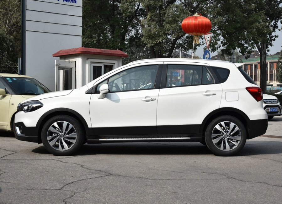 发动机纯进口,10万公里不怕坏,售9.98万起——实拍长安铃木骁途