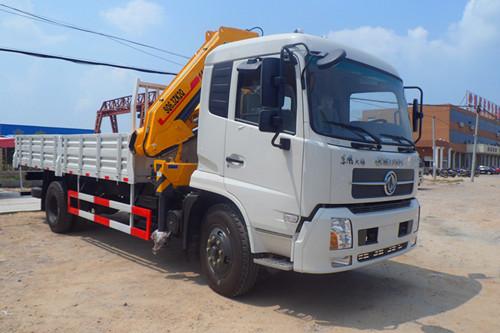 东风天锦5吨折臂随车吊
