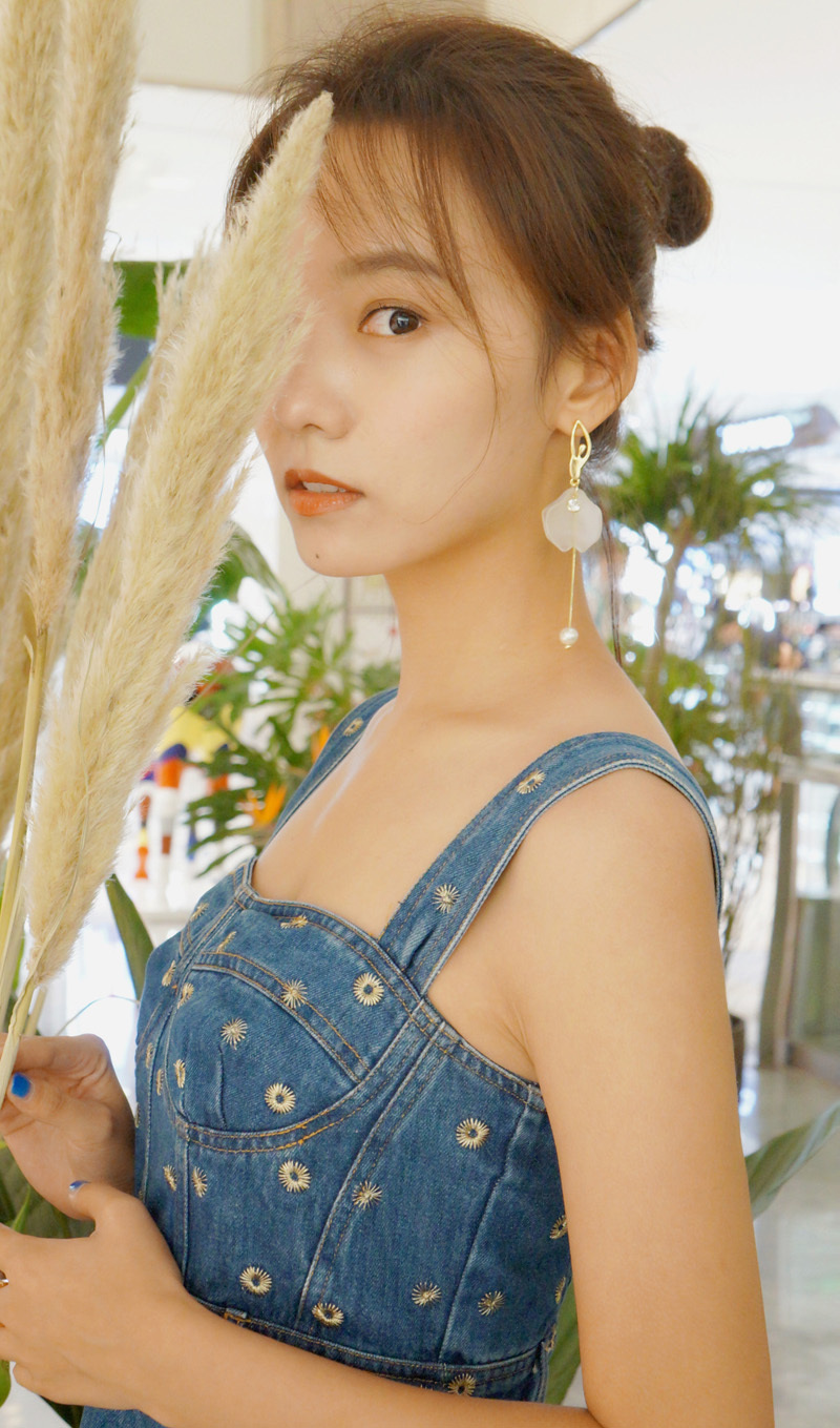 敢说不心动吗?看看林源的早期写真,尽显十足少女范,很是迷人