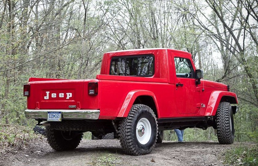 内饰宽敞的jeep j12基本型