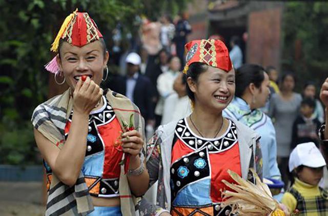 探访广西人口最少部落  仡佬族三月三风情录