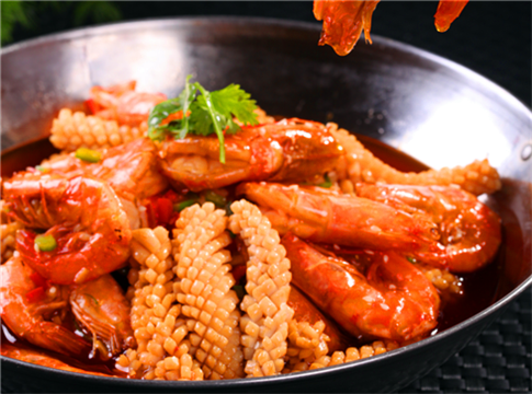 干锅鱿鱼虾:虾营养丰富,鱿鱼富含人体必需的多种氨基酸.