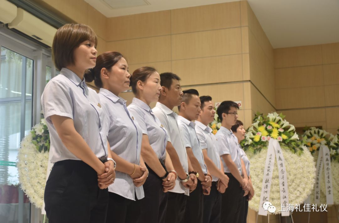 江震中將遺體告別儀式龍華殯儀館舉行,各界雨中送別