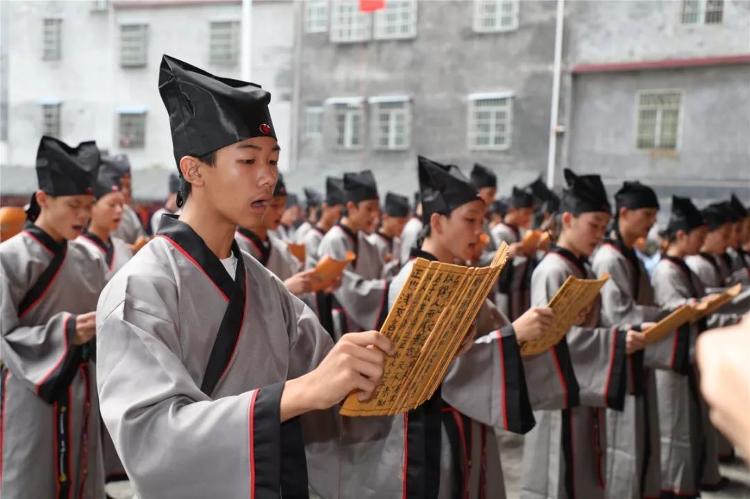 苏轼最经典的一首诗,一开篇便美得令人惊艳,腹有诗书气自华!