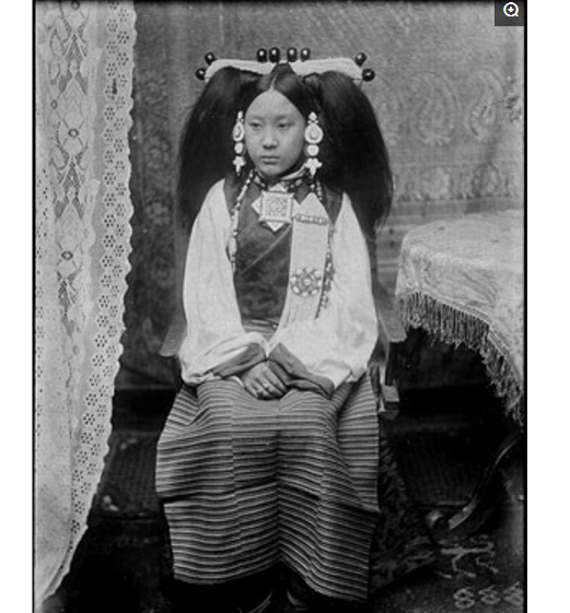 拉萨的某位女性神职人员