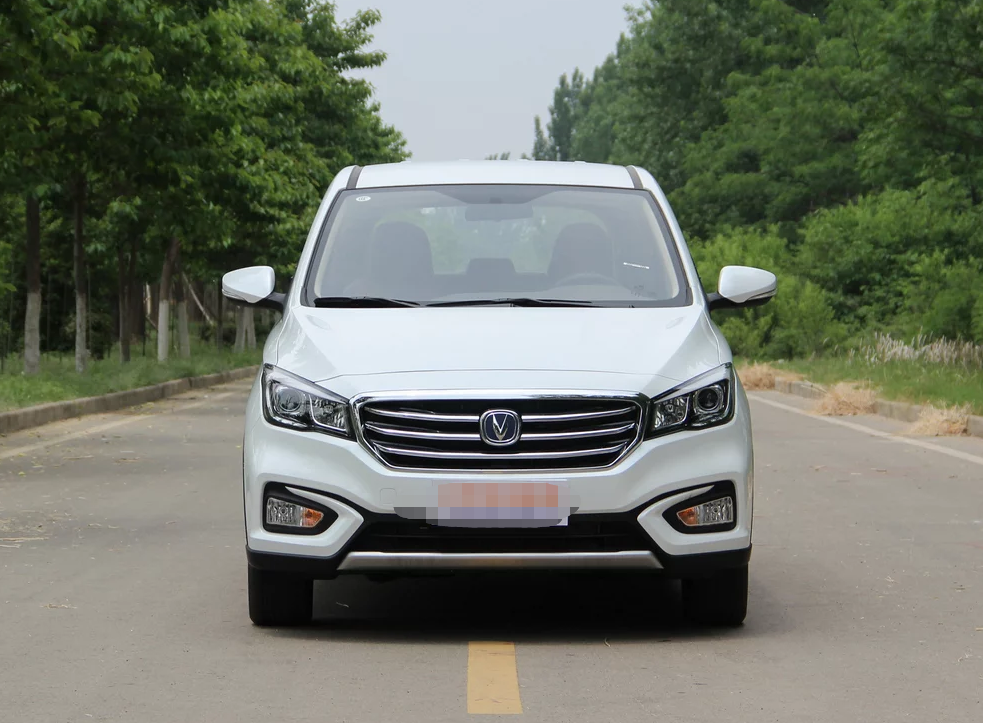 汽车鉴赏长安汽车-凌轩2017,饱满的车身线条,时尚感与颜值并存