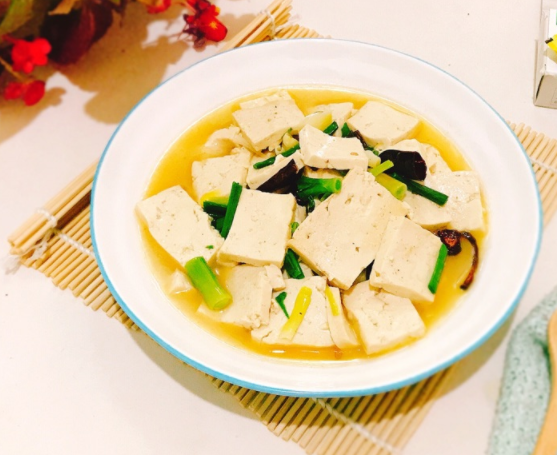 冬天来尝尝这三道清淡的豆腐菜肴!鲜嫩美味好吃不贵!
