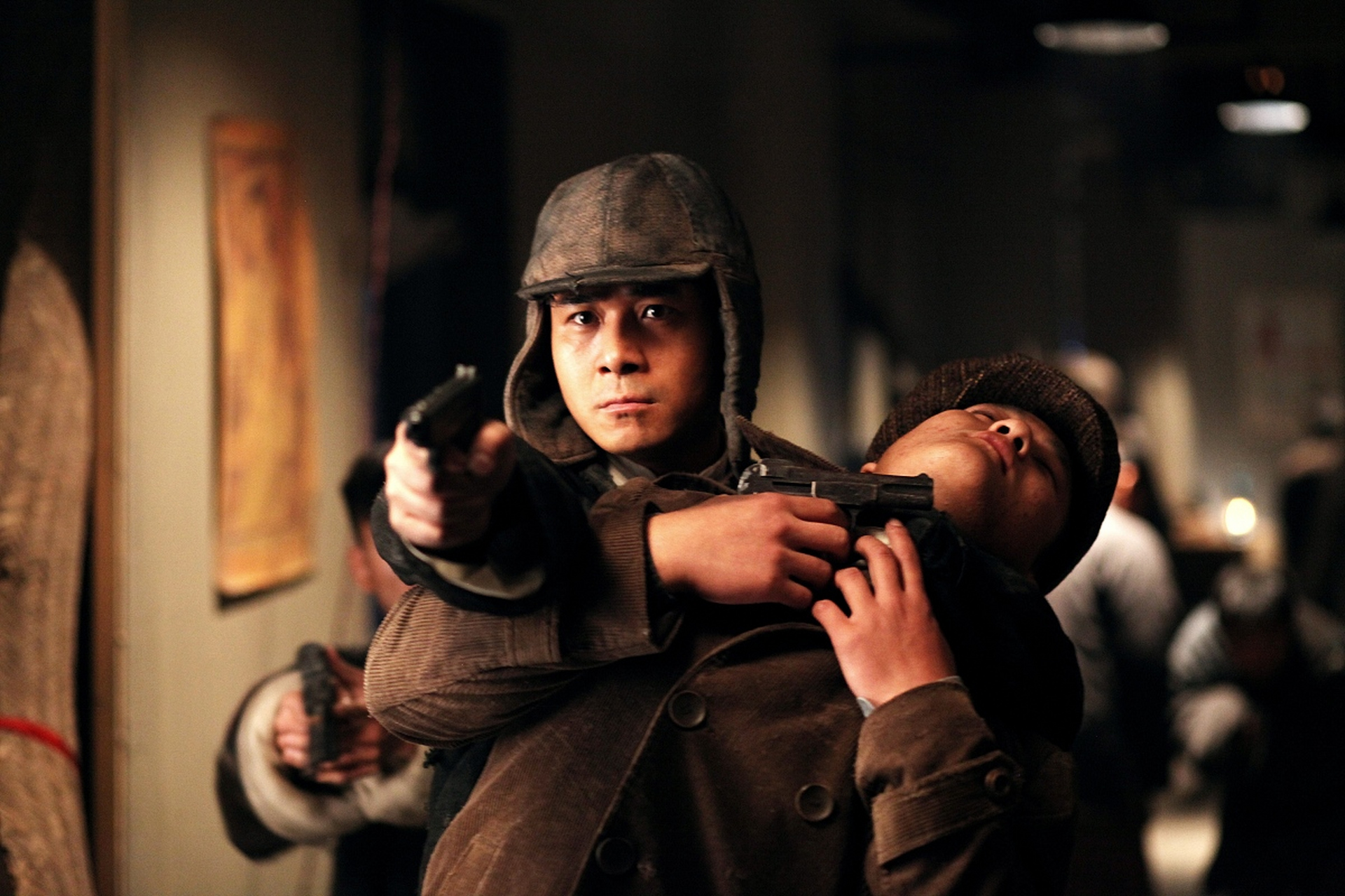 1927年4月,李素秋洗漱完毕,刚脱去衣服睡下,敌人就破门而入把她抓住.